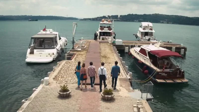 Кадры из сериала Повсюду ты 15 серия 1 сезон (2019)