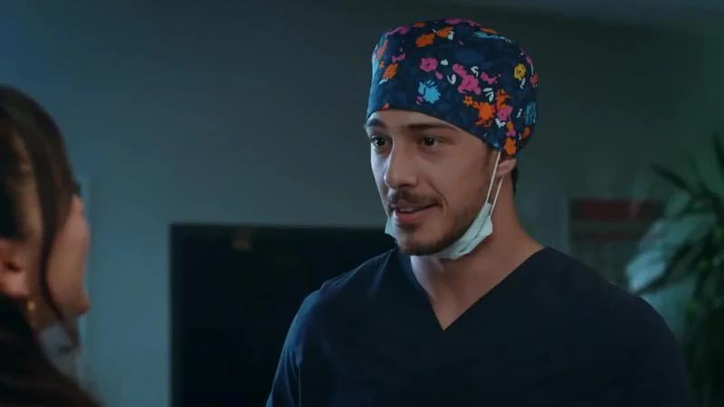 Кадры из сериала Повсюду ты 9 серия 1 сезон (2019)